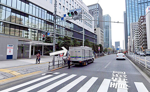 東京メトロ丸の内線「西新宿駅」2番出口からCIENまでの経路の写真