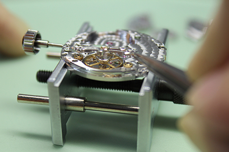 時計のオーバーホールとは？修理工程、値段についてわかりやすく解説