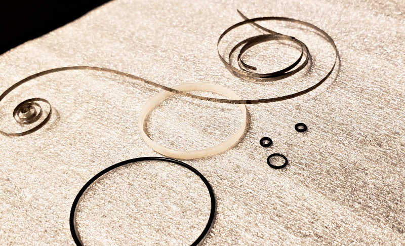 ロレックス サブマリーナデイト 交換部品